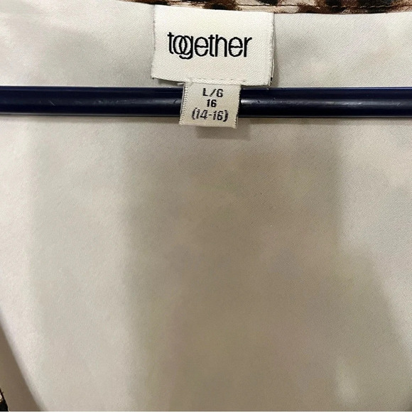 NWOT leopard print top with lace trim. - Picture 7 of 7